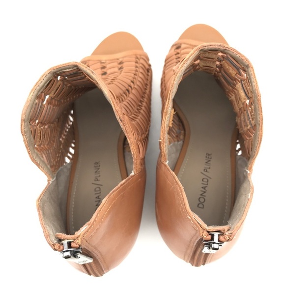 Donald Pliner Jacqi Wedge in Fawn Size 9.5 - Picture 11 of 16